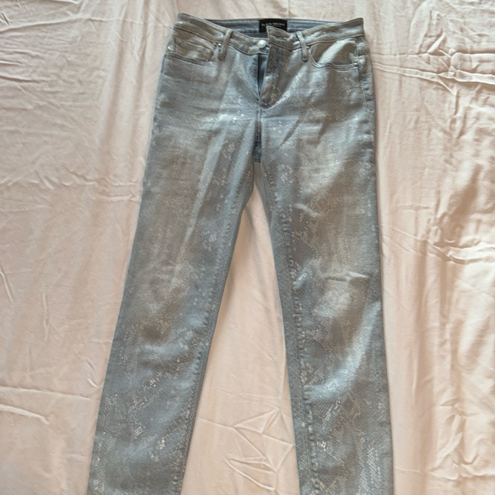 Women’s Midrise, skinny jeans.  Size 27.  Lighter blue denim.  Black Orchid.